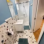 Mini N6 Private Bathroom And Kitchenette דירה *