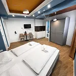 Mini N6 Private Bathroom And Kitchenette Διαμέρισμα *
