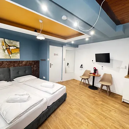 Апартаменты Mini N6 Private Bathroom And Kitchenette
