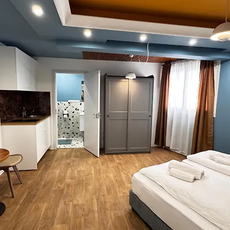 Mini N6 Private Bathroom And Kitchenette