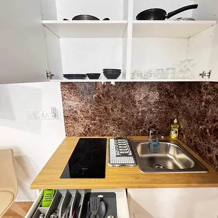 Mini N6 Private Bathroom And Kitchenette Апартаменты
