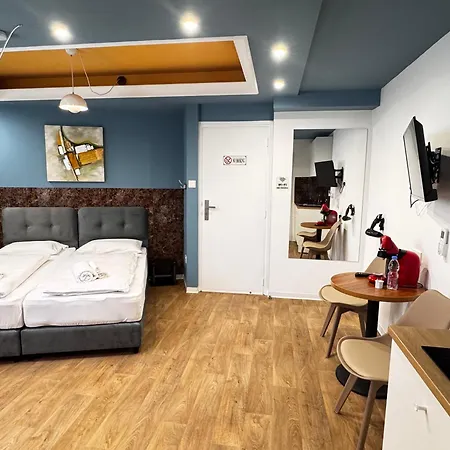 Mini N6 Private Bathroom And Kitchenette Апартаменты Лимасол