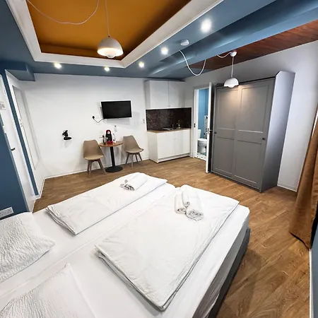 Mini N6 Private Bathroom And Kitchenette Апартаменты *