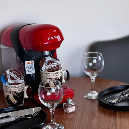 Mini N6 Private Bathroom And Kitchenette Лимасол