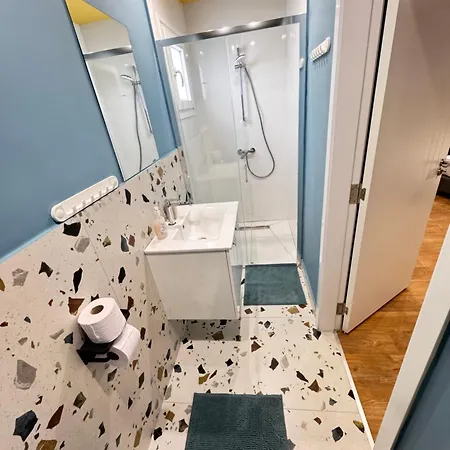 Mini N6 Private Bathroom And Kitchenette Апартаменты *