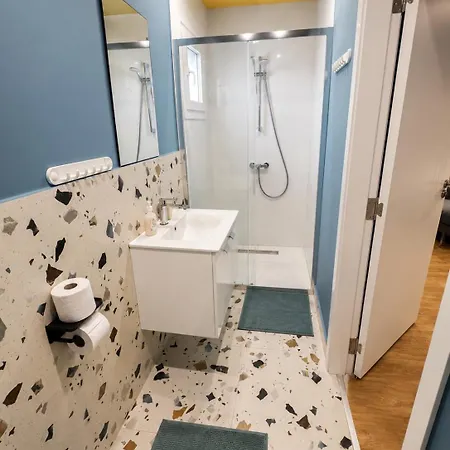 Апартаменты Mini N6 Private Bathroom And Kitchenette
