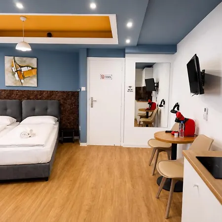 Апартаменты Mini N6 Private Bathroom And Kitchenette *